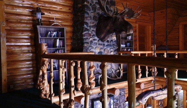 Twin Pines Lodge & Cabins