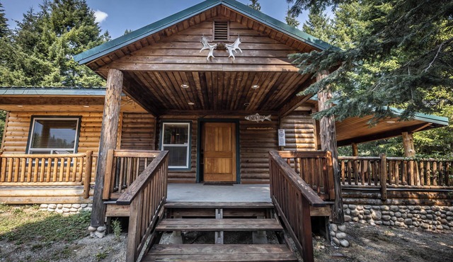 Twin Ponds Cabin - Riverside family getaway in a National Forest!