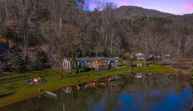 Twin Ponds Retreat-Pond/Hot Tub/Fire Pit/Game Room/Pet Friendly by RedAwning