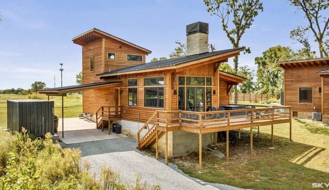 Twin Retreat Cabin #2, Hot Tub, Near Battlefield Golf Course & Shangri La Resort