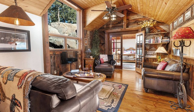 Twin Rock Cabin .Western Retreat. Family, Kids, Dog friendly.