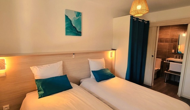 Twin room-Ensuite with Shower-Chambre Lits Jumeaux RDC