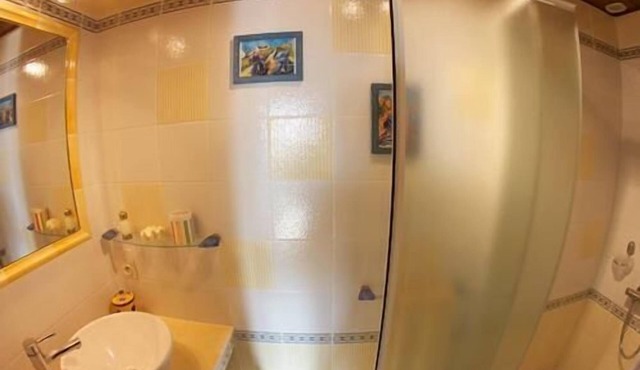 Twin room-Ensuite with Shower-Chambre Jaune