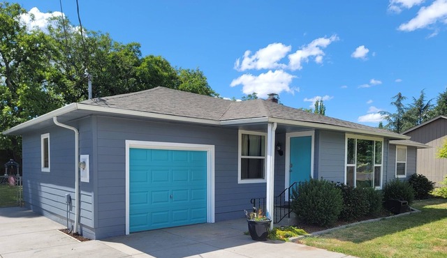 Twin Room in Keizer, Oregon.