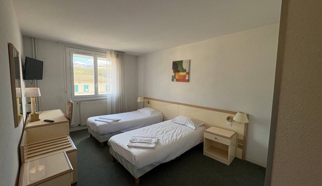Twin Room Nº107 Clos des Monts Lyonnais