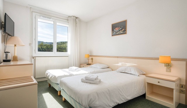 Twin Room Nº206 Clos des Monts Lyonnais