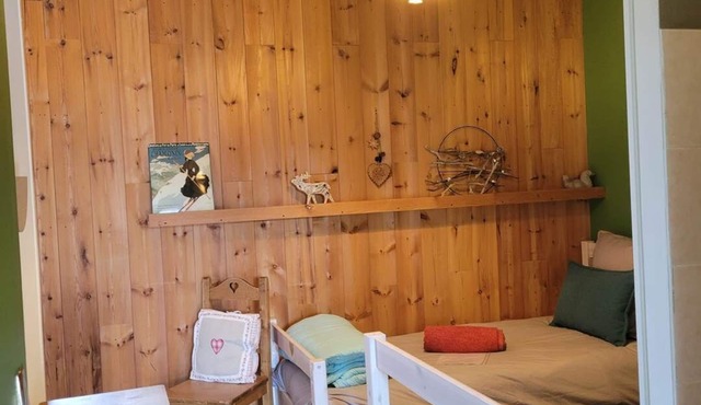 Twin room with separate single beds