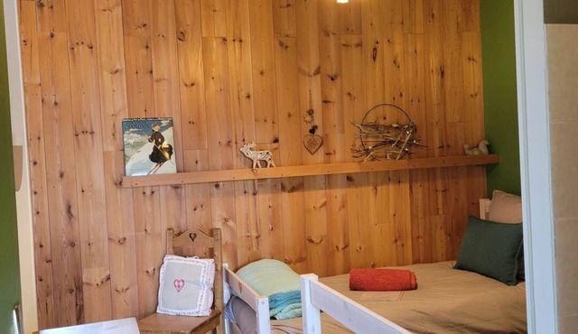 Twin room with separate single beds