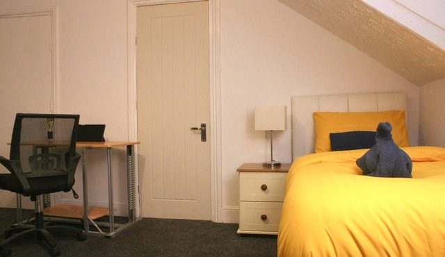 Twin-room with Wifi, close to local amenities