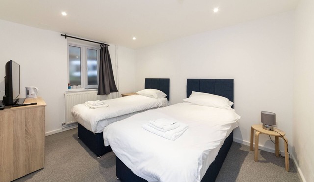 Twin Superior Room with ensuite shower