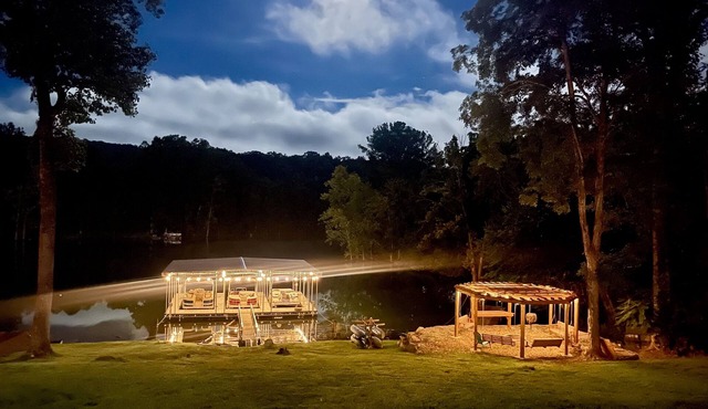 “Twin Timbers” 11 bdrm,sleeps 38! hotubs, docks, 3 firepits, sxs, optional boats