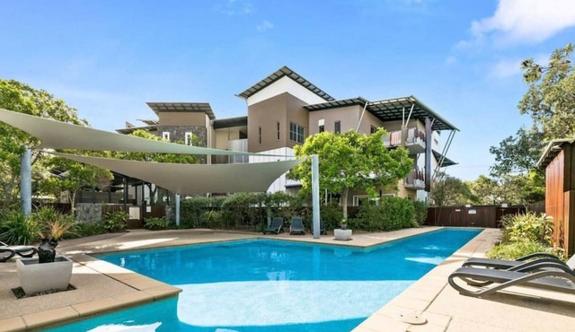 Twin Waters★Amazing Views★5 mins to Beach★Free WiFi★Netflix★Pools★Parking★