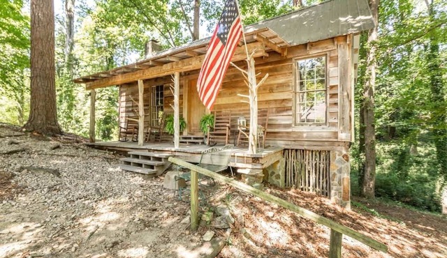 Twinkly Secluded Cabin 1BR + Loft + Trails +Grotto