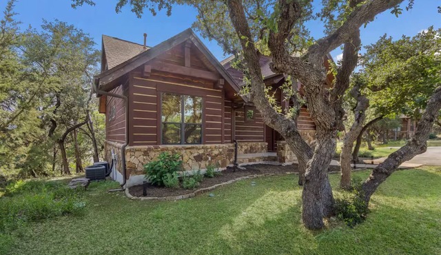 Twisted Oaks - Lake Haus (Hollows Resort)