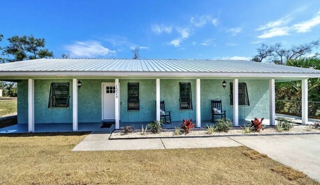 TWISTED TURTLE! 3bed/2bath home with POOL & GAME ROOM in Historic St. Andrews!