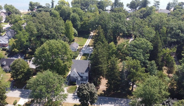 Two 3/1 Apts. in Huge Home One House off Lake w/Lake Views, Walk to Beaches