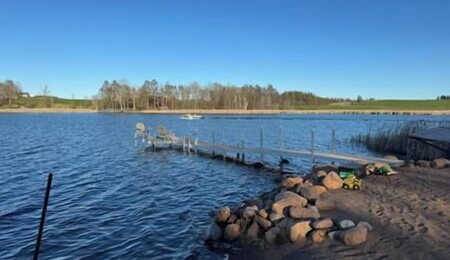 Two Acres On The Lake - Beach, Games and Sauna