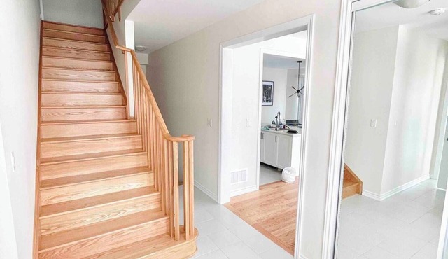 Two Adjacent Modern Homes in West Niagara Sleep 16