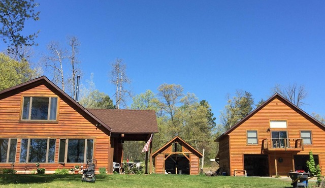 TWO BEATIFUL CABINS IN THE HEART OF RECREATION: