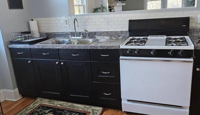 Two Bed/1 Bath Apartment - East Lake Bluff - In Village Location