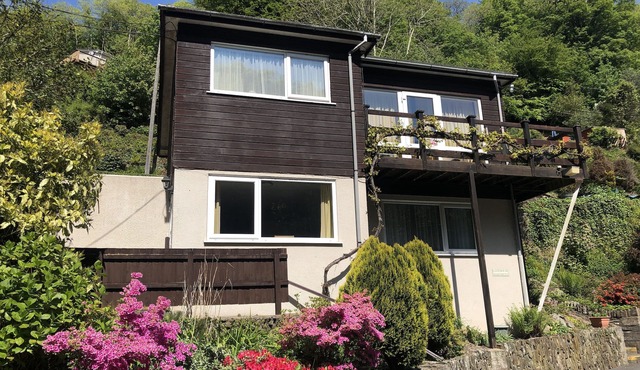 Two bed Appt. 10 minutes walk to Lynton . Riverside location. EV charge point
