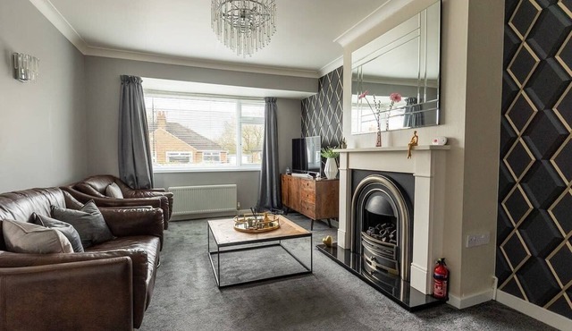 Two bed in Harrogate with spacious enclosed garden