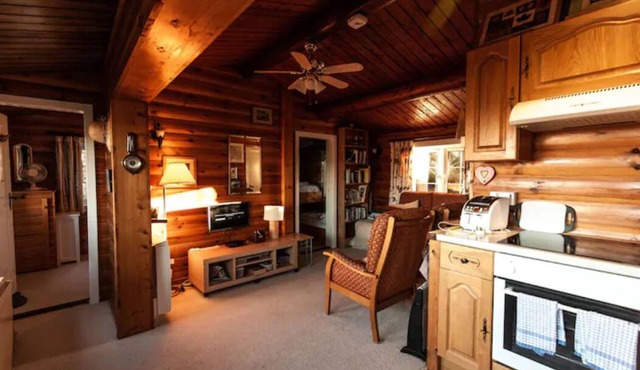 Two Bed Log Cabin in the Mountains