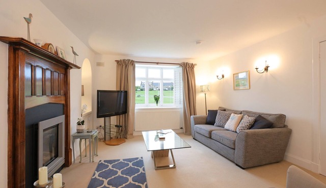 Two bed period cottage in Gullane sleeping up to 4 guests.