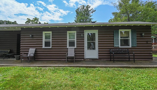Two Bed Two Bathroom Cabin with kitchenette area