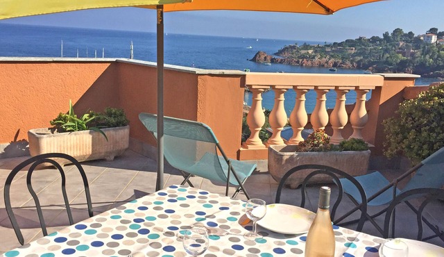 Two-bedroom 55 m² apartment with roof terrace, air-conditioned, sea view