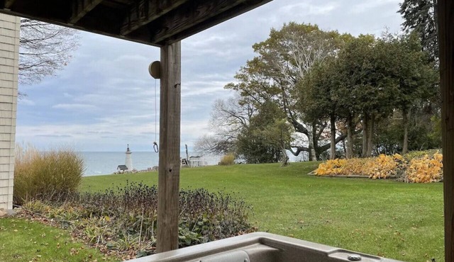 Two bedroom and hot tub with lake views!