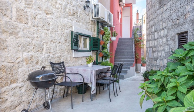 Two bedroom apartment with terrace Kaštel Štafilić, Kaštela (A-15110-a)
