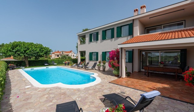 Two-bedroom Apartment Mare A1 with shared Pool