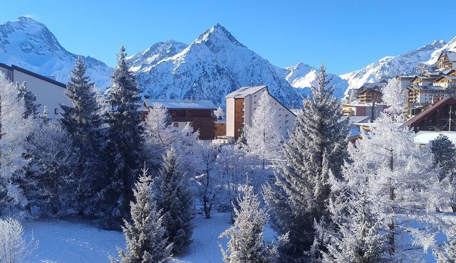 Two Bedroom Apartment 50 Metres from the Slopes with Stunning Alpine Views