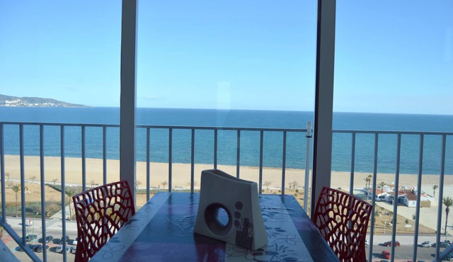 Two bedroom apartment with sea views