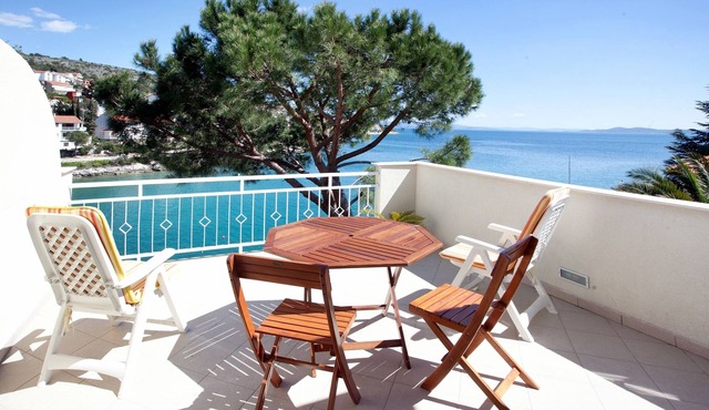 Two bedroom apartment near beach Mavarštica, Čiovo (A-9432-b)