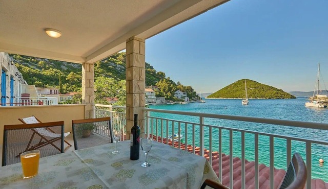 Two bedroom apartment with terrace and sea view Prožurska Luka, Mljet (A-22333-b)