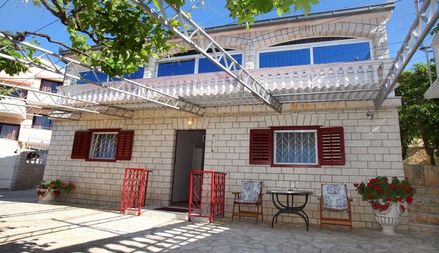 Two bedroom apartment with terrace and sea view Seget Vranjica, Trogir (A-980-a)