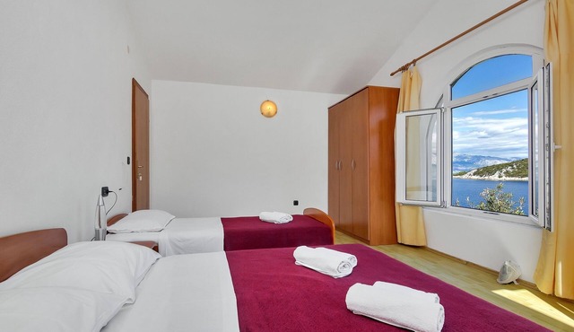 Two bedroom apartment near beach Cove Pokrivenik, Hvar (A-2073-b)