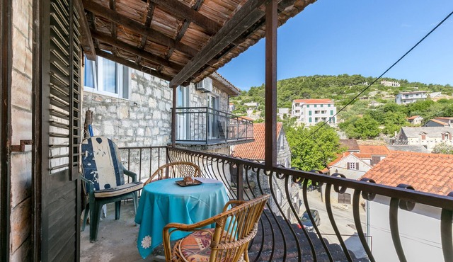 Two bedroom apartment with balcony and sea view Stomorska (Šolta) (A-20039-a)