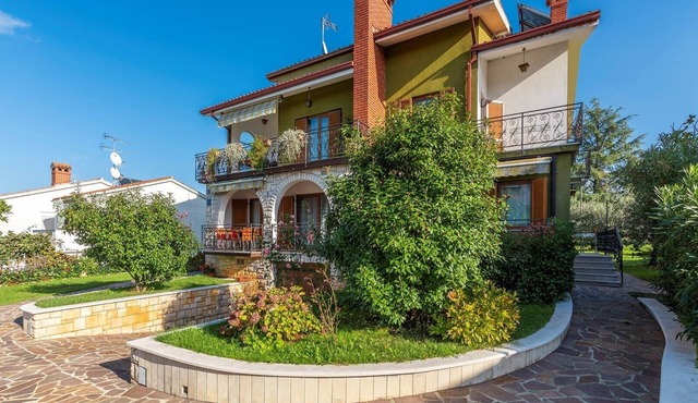 Two-Bedroom Apartment Antonela I