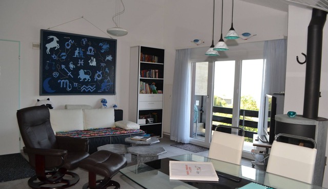 Two-bedroom Apartment for 4-5 guests with lake and mountain views