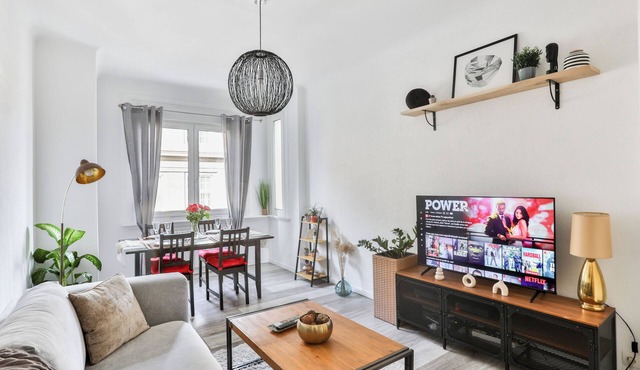 Two-bedroom apartment with balcony and open rooftop views in Mulhouse