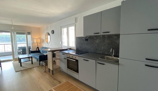 Two bedroom apartment near beach Brgulje, Molat (A-22856-a)