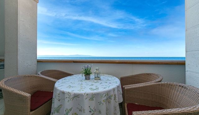 Two bedroom apartment near beach Drašnice, Makarska (A-6652-d)