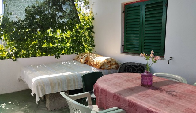 Two bedroom apartment with terrace and sea view Grohote, Šolta (A-23166-a)