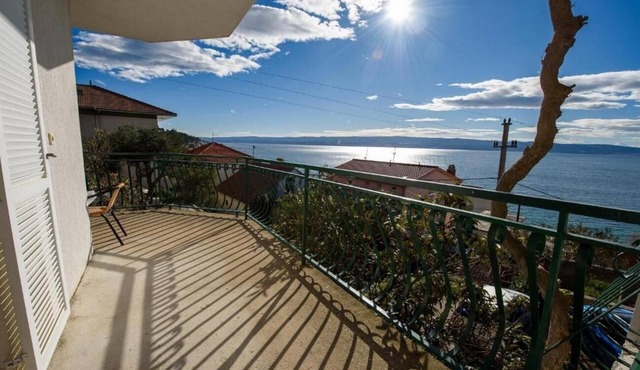 Two bedroom apartment with terrace and sea view Suhi Potok, Omiš (A-14555-a)