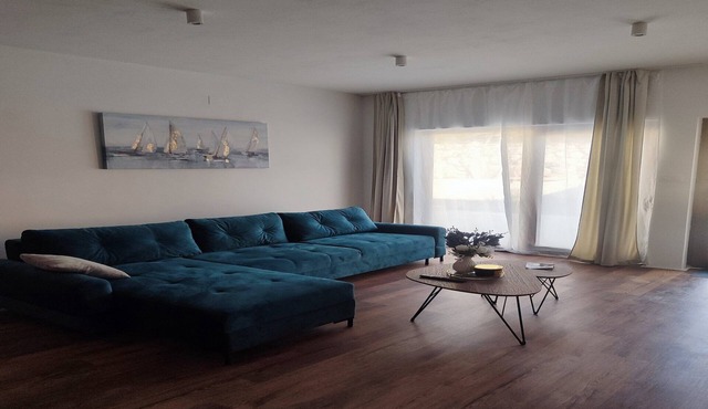 Two bedroom apartment in Karlobag