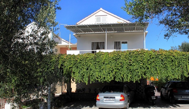 Two bedroom apartment with terrace Korčula (A-9306-b)