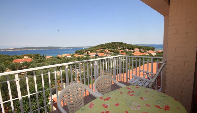 Two bedroom apartment with terrace and sea view Kukljica, Ugljan (A-8237-a)